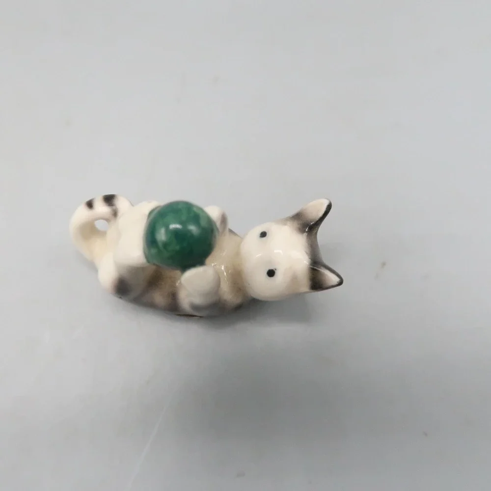 Lot of 3 Cocker Kitten Cat Figurine lot Sandcast Goebel Kitty Figures